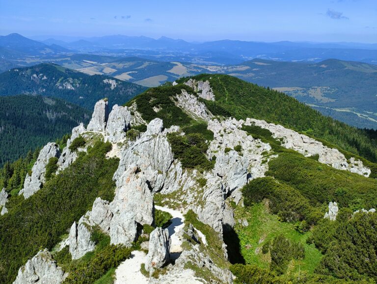 Turistika na Sivý vrch cez Radové skaly